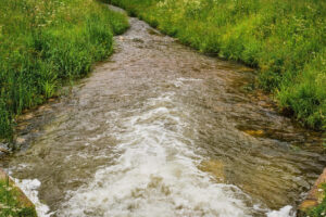 Étapes clés pour gérer les eaux pluviales sur les sites miniers